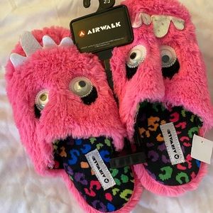 New. Girl’s slippers . Pink color. One size 2/3.